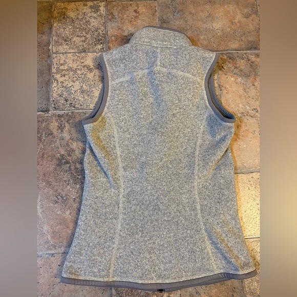 Patagonia zip up vest - Picture 8 of 8